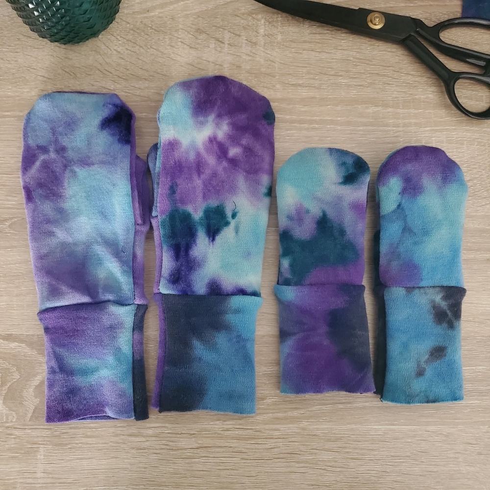 Tie-Dye Mittens Set in Purple and Blue
